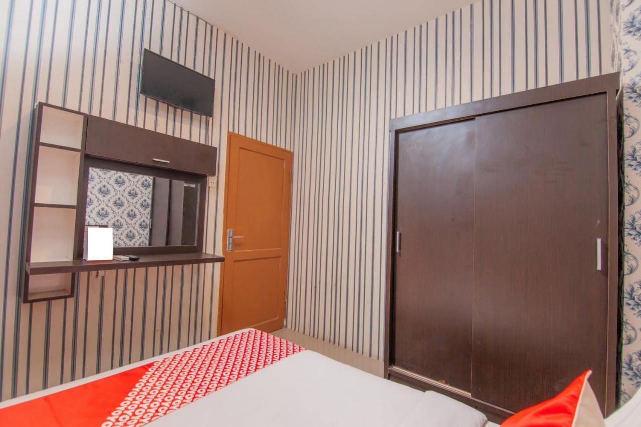 โอโย 2310 เรสซิเดนซ์ 68 Hotel เปอมาตังเสียนตาร์ ภายนอก รูปภาพ