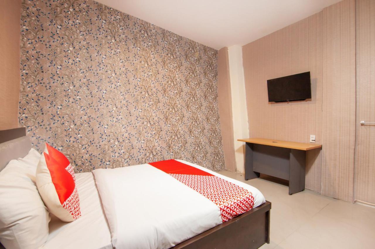 โอโย 2310 เรสซิเดนซ์ 68 Hotel เปอมาตังเสียนตาร์ ภายนอก รูปภาพ